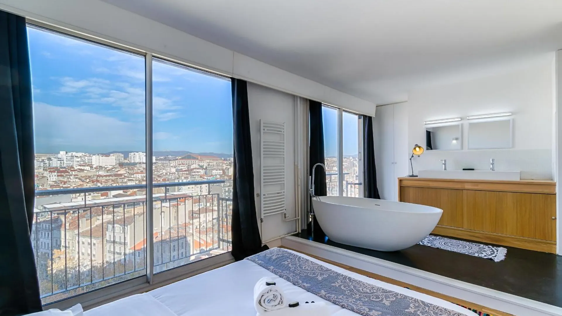 Vue Panoramique 360 Sur Tout Marseille 0*,  France