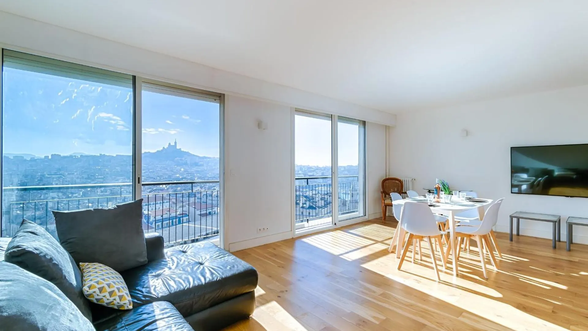 Vue Panoramique 360 Sur Tout Marseille