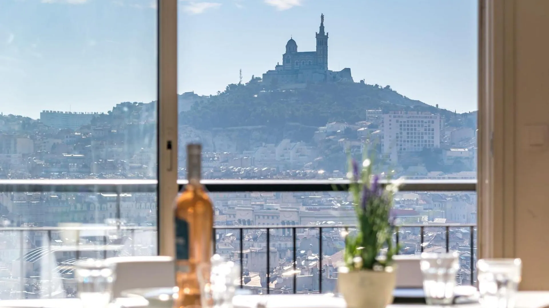 Vue Panoramique 360 Sur Tout Marseille 0*,